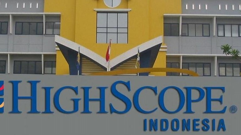 7 Sekolah Mewah Favorit Selebriti Tujuh sekolah berikut ini menjadi favorit para selebriti Tanah Air. Tak main-main, 7 sekolah berikut memiliki biaya masuk sekolah yang sangat fantastis.