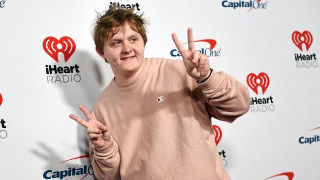 Lewis Capaldi keluar sebagai pemenang utama Brit Awards 2020 dengan memboyong dua piala di malam penghargaan musik yang digelar di London itu.