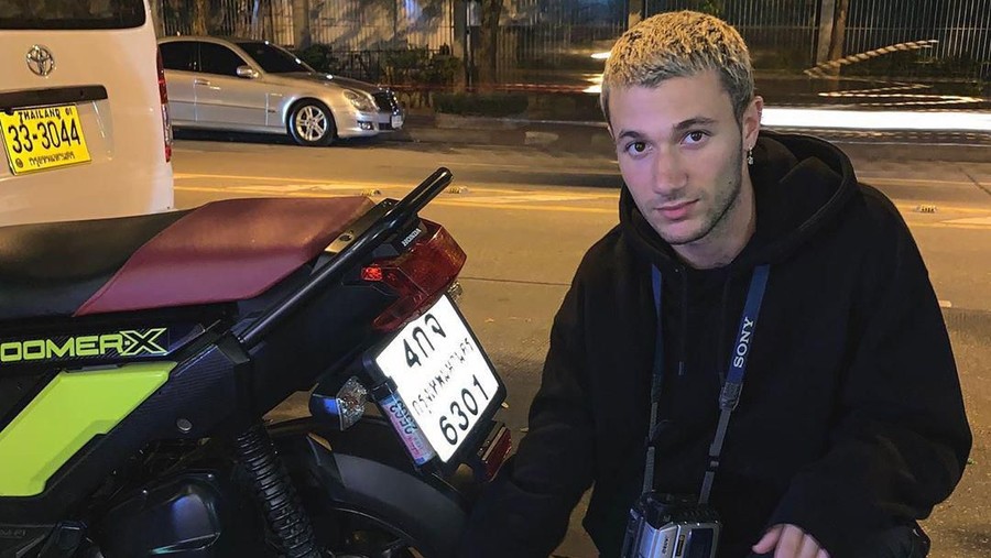 Lirik Lagu Comethru - Jeremy Zucker Lirik lagu Comethru milik Jeremy Zucker.