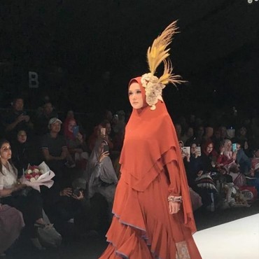 Jadi Anggota DPR, Mulan Jameela Kepergok Nyanyi di Kafe