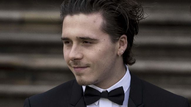 Putus cinta bukan akhir dunia. Putus cinta justru mengantarkan Brooklyn Beckham dinobatkan sebagai pria lajang paling ideal.