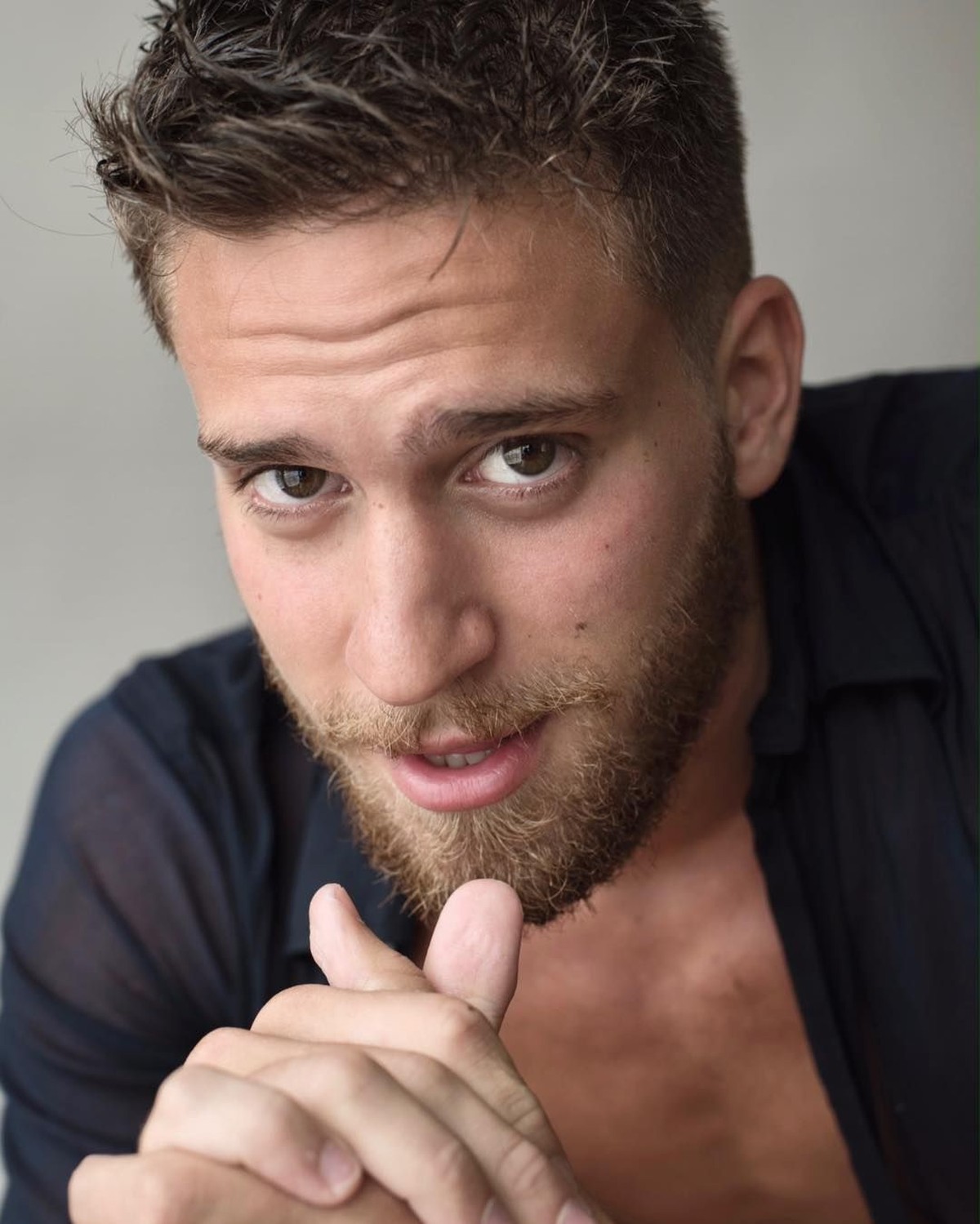 Seorang bule brondong asal Prancis&comma; Betsalel Fdida melamar artis sensnaional Nikita Mirzani&comma; berikut ini fakta-faktanya&period;