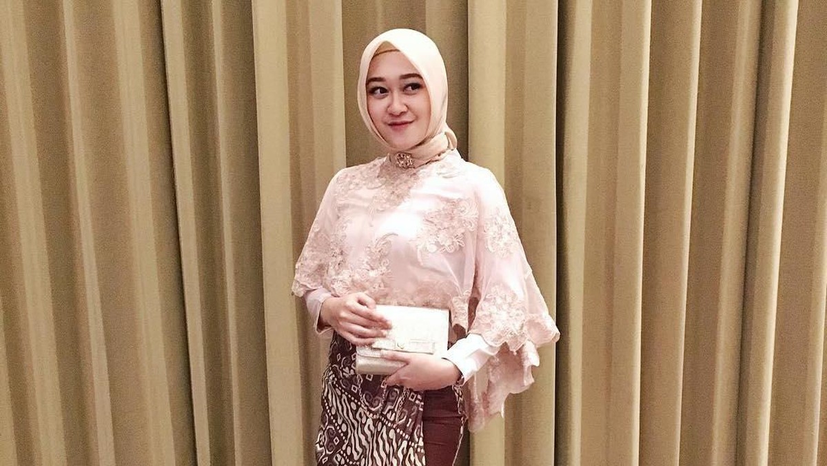 Ini dia pesona Ellen Nita&comma; mantan personel Cherrybelle yang kini jadi PNS&period;