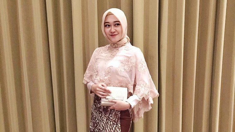 Ini dia pesona Ellen Nita, mantan personel Cherrybelle yang kini jadi PNS.