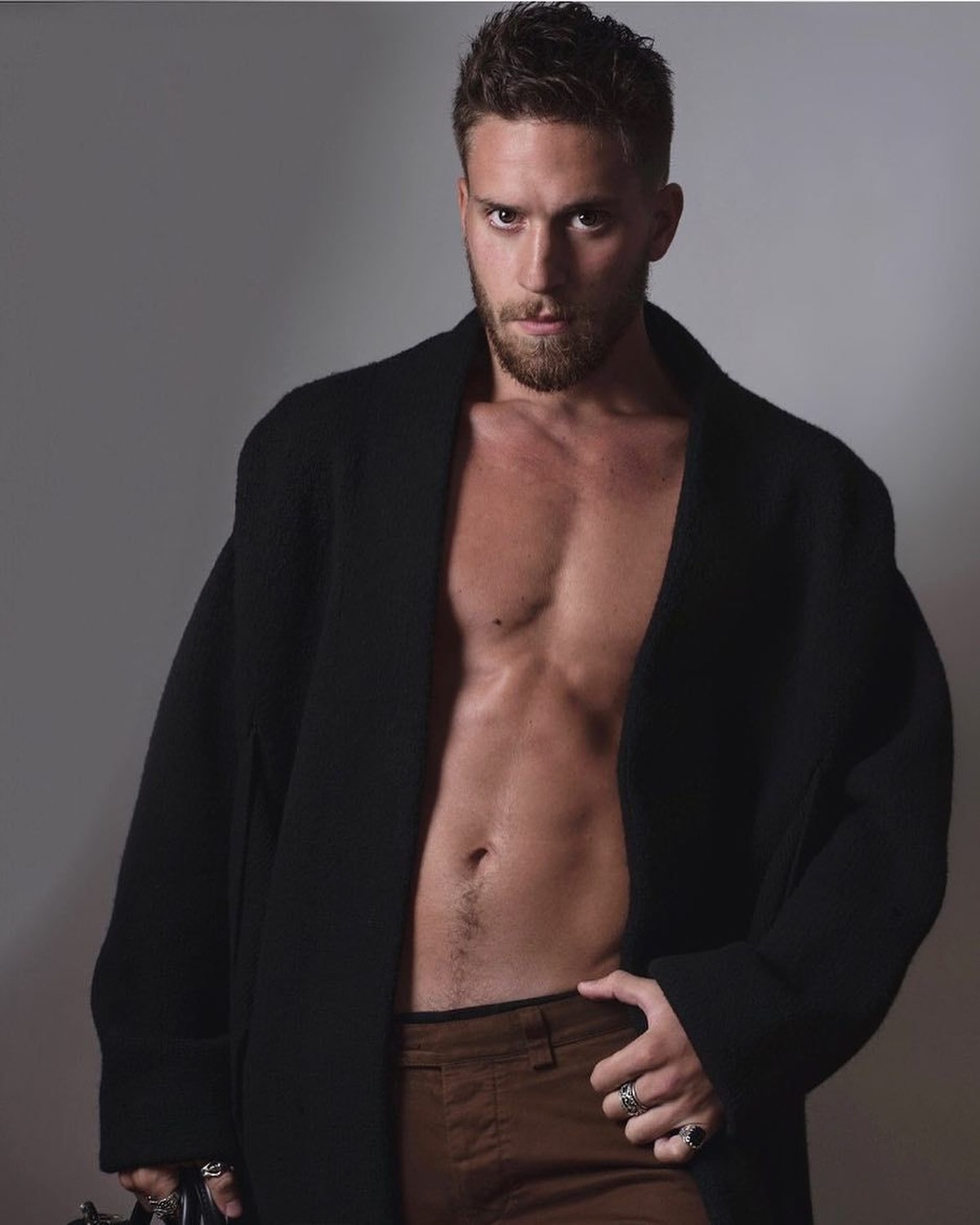 Seorang bule brondong asal Prancis&comma; Betsalel Fdida melamar artis sensnaional Nikita Mirzani&comma; berikut ini fakta-faktanya&period;