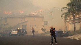 FOTO : Kebakaran Hutan Ancam Wilayah Elite California