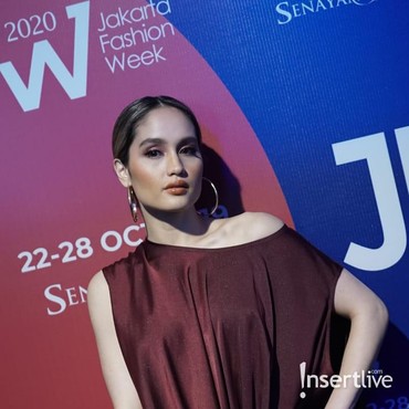 Gaet Pria Jepang di Video Musik Baru, Cinta Laura Cinlok?