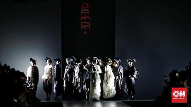 Gelaran fashion tahunan Jakarta Fashion Week (JFW) tetap akan digelar secara virtual meski di tengah situasi pandemi virus corona.