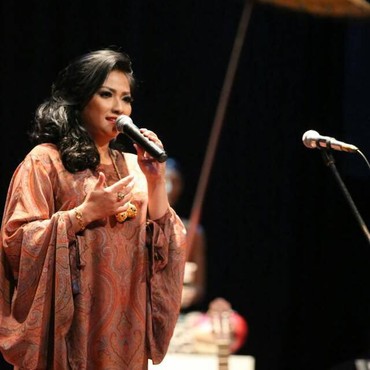 4 Artis Wanita yang Banting Stir Menjadi PNS