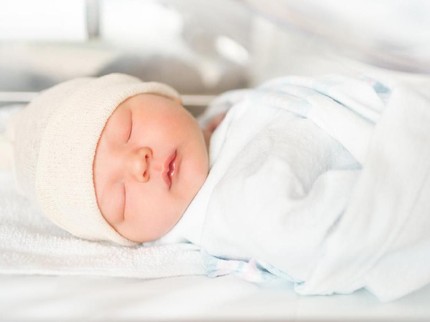 Manfaat & Cara Tepat Membedong Bayi, Bunda Perlu Tahu