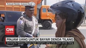 VIDEO: Kena Tilang, Ibu Pinjam Uang Polisi Untuk Bayar Denda