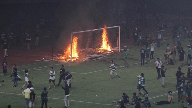 Manajemen Persebaya Surabaya pasrah menunggu sanksi dari Komdis PSSI dan siap bertanggung jawab terhadap kerusakan Stadion Gelora Bung Tomo.