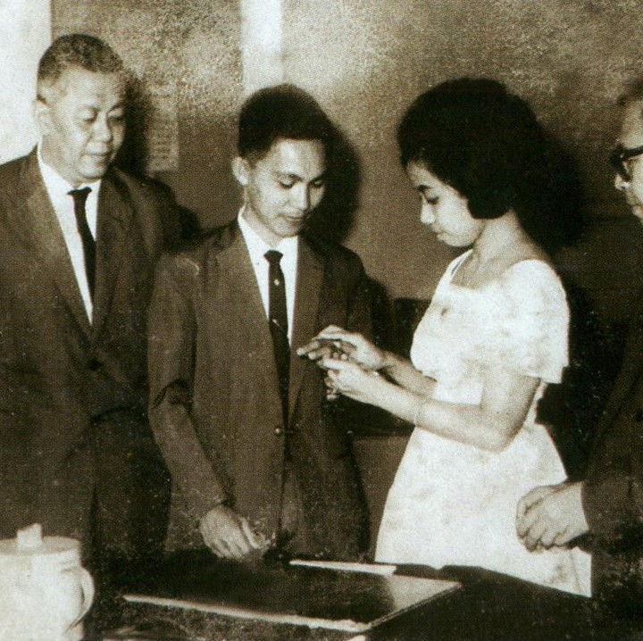 <p>Penyebab Martha didivonis sulit punya anak karena sering minum pil KB. Selama 16 tahun berselang, keajaiban muncul. Martha dan H.A.R Tilaar dikaruniai seorang anak, Wulan Tilaar. (Foto: Dok. Pribadi Martha Tilaar)</p>