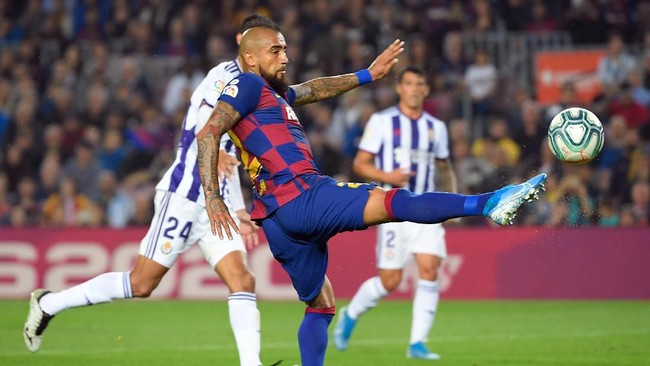 Gelandang Arturo Vidal, dikabarkan meninggalkan latihan Barcelona karena tidak terima menjadi pemain cadangan dalam laga El Clasico.