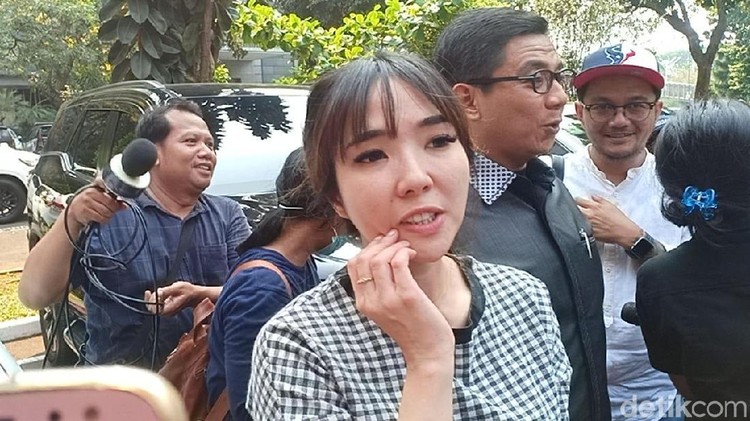 Gisel ikut bersuara terkait isu video syur yang menimpa Nagita Slavina. Bagaiaman tanggapannya?