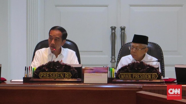 Jokowi bersyukur karena di tengah kondisi global yang sedang lesu, ekonomi Indonesia masih berhasil tumbuh di level 5 persen.