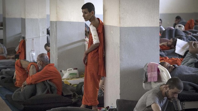 Pemerintah Turki mulai mendeportasi simpatisan ISIS berkewarganegaraan asing pada Senin (11/11) diawali dengan WN Amerika Serikat.