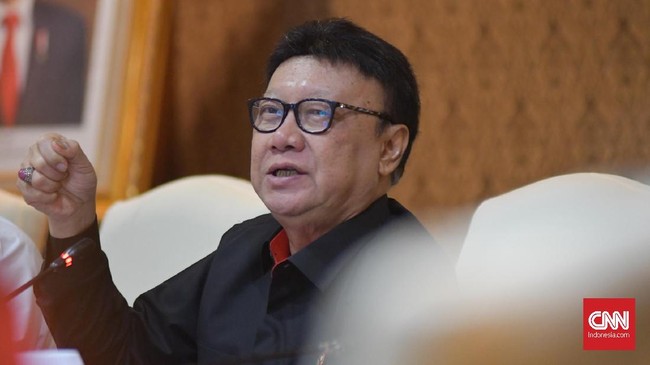 Menpan RB Tjahjo Kumolo menyebut formasi kebutuhan ASN diputuskan akhir Maret 2021. Untuk saat ini total kebutuhan sekitar 1,2 juta ASN.