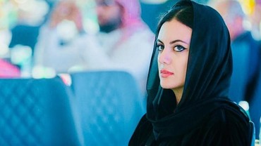 Wanita Arab yang Cuek Saat 'Dekat' dengan V BTS Dipuji Cantik oleh ARMY