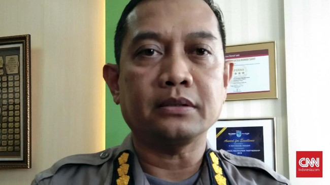 Eva Angelia Batti, balita yang menemani mayat ibunya di Makassar mengalami demam yang kemungkinan disebabkan oleh infeksi bakteri.
