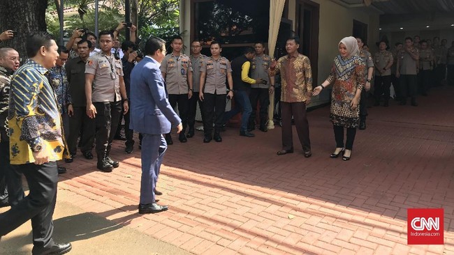 Komisi III DPR menyambangi rumah calon tunggal Kapolri Komjen Idham Azis, di Jakarta Selatan, Rabu (30/10).