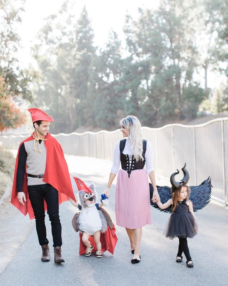 Halloween adalah hari yang dinikmati banyak orang. Bahkan, selebriti dunia membuat putra dan putrinya terlihat lebih menarik dengan mengenakan kostum lucu.