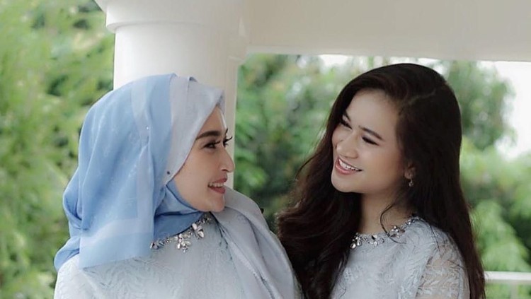 Ibunda PA memberikan dukungan dengan cara sederhana tapi menyentuh hati banyak orang, sehingga membuat keluarganya didoakan agar cepat selesai.