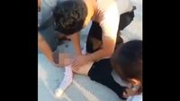 Viral Video Pria Selamatkan Anak Tenggelam dengan Digendong Terbalik