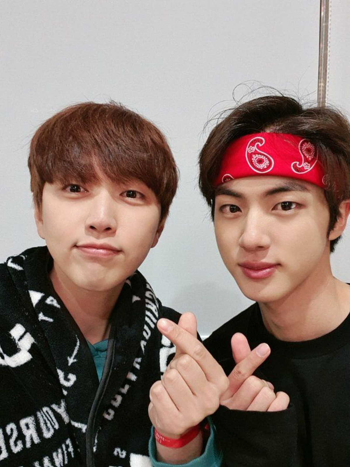 Berteman baik&comma; 8 selebritis terkenal asal Korea Selatan ini menghadiri konser BTS&comma; Speak Yourself&colon; The Final&comma; siapa sajakah mereka&quest;