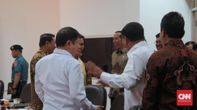 Momen Keakraban Sri Mulyani-Prabowo: Sini, Pak, Foto Bareng