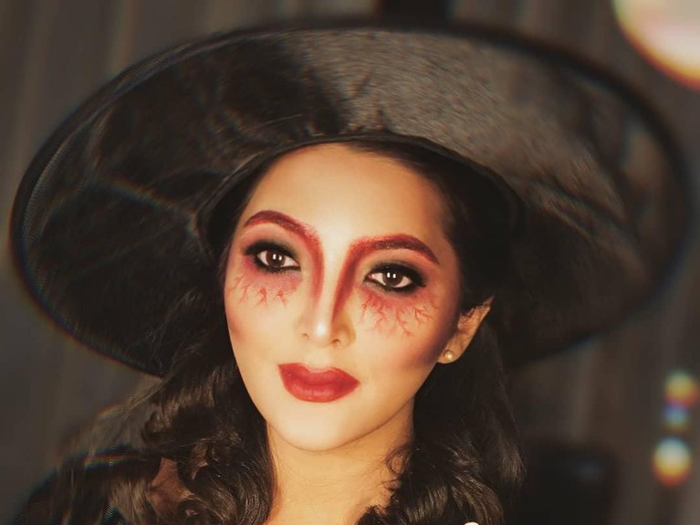Perayaan hari Halloween selalu identik dengan pesta kostum. Berikut ini kostum halloween pasangan selebriti dunia yang paling kreatif.