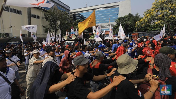 Setelah Pesangon, Outsourcing Juga Bikin Galau Buruh