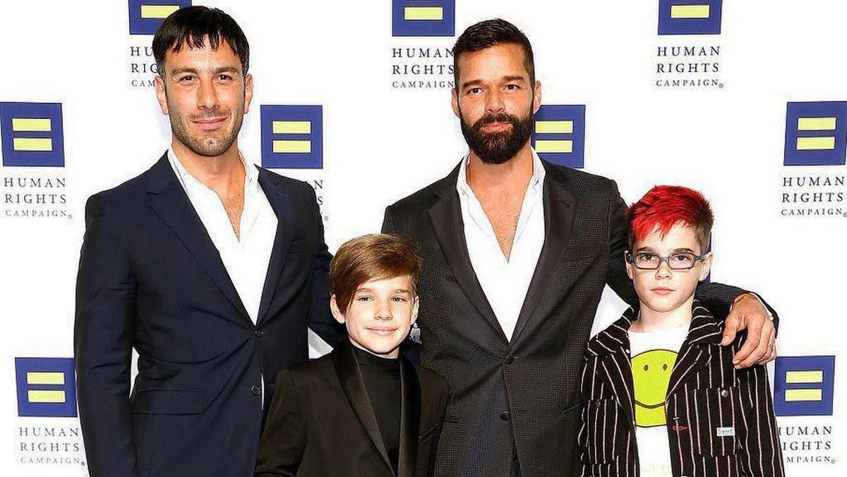icky Martin dan pasangannya&comma; Jwan Yosef resmi memiliki 4 orang anak&period; Berikut potret Ricky Martin dan keluarga&period;