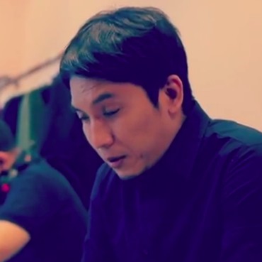 Tertunduk Menahan Tangis, Desta dan Vincent Pamit