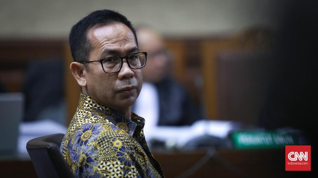 Kuasa Hukum Tubagus Chaeri Wardhana menilai KPK tak objektif menuduhnya besar di bawah kebesaran kakak kandungnya, Ratu Atut, eks Gubernur Banten.