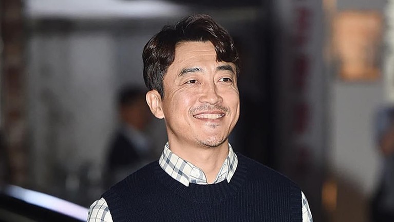 Drama Korea berjudul Vagabond bikin heboh netizen saat tampilkan adegan makan mie instan Indonesia. Ini pesona Jang Hyuk Jin, pemeran di dalam adegan teresebut.