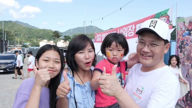 Butuh waktu bagi Yannie Kim untuk meyakinkan sang mertua yang merupakan warga negara Korea.