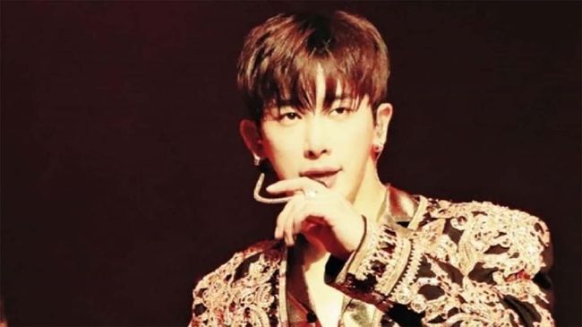 Highline Entertainment menyebut Lee Ho-seok atau yang akrab disapa Wonho tengah menyiapkan album dan akan debut solo dalam waktu dekat.