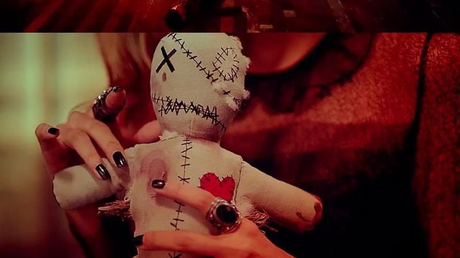 2. Voodoo Doll - VIXX 5 Video Musik ini bertema horor dan bisa buat bergidik.