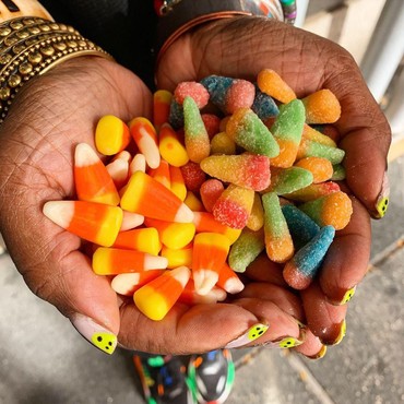 Bikin Permen Bunuh Diri, Seorang Seniman Korea Habis Dikecam Netizen