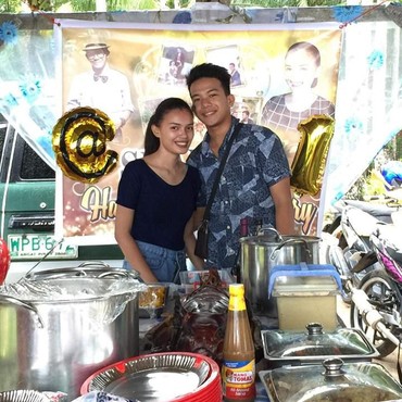 Pasangan 18 Tahun Rayakan Anniversary hingga Undang Keluarga