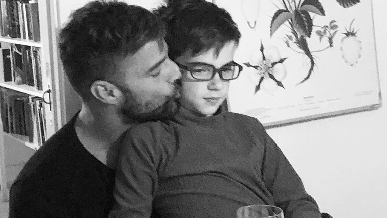icky Martin dan pasangannya, Jwan Yosef resmi memiliki 4 orang anak. Berikut potret Ricky Martin dan keluarga.