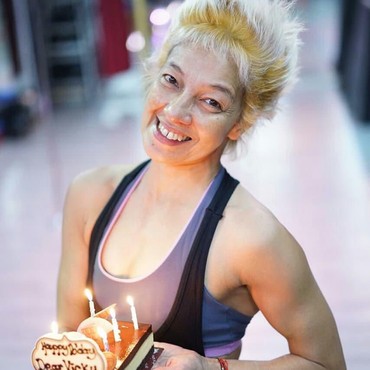 Rahasia Awet Muda Vicky Burki, Minum Urine Sendiri