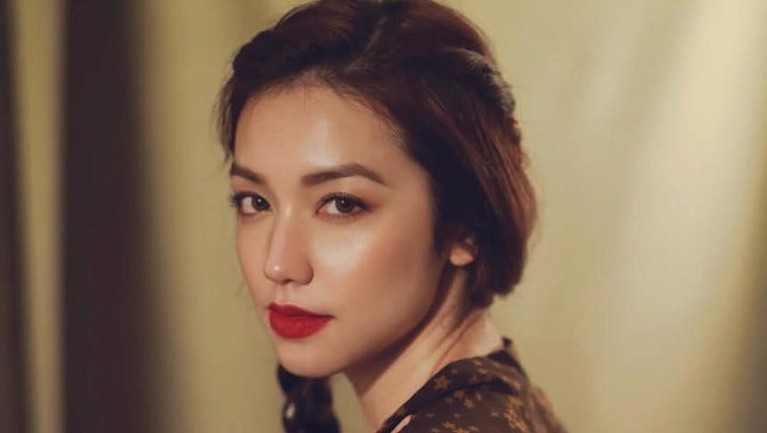 Bak Kamus Berjalan, 6 Artis Cantik Ini Kuasai Lebih dari 3 Bahasa Bukan hanya cantik dan sukses di dunia hiburan, keenam artis berikut ini ternyata juga jago dan menguasai hingga lebih dari tiga bahasa sekaligus.