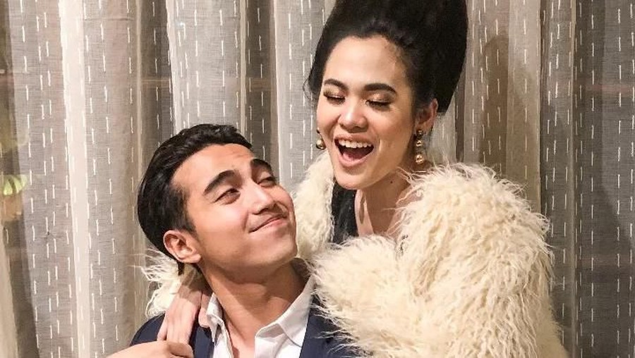 Berdandan ala Syahrini saat pesta halloween, Sheryl Sheinafia sukses bikin netizen ngakak.
