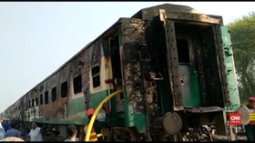 VIDEO: Kebakaran Kereta di Pakistan Tewaskan Puluhan Orang