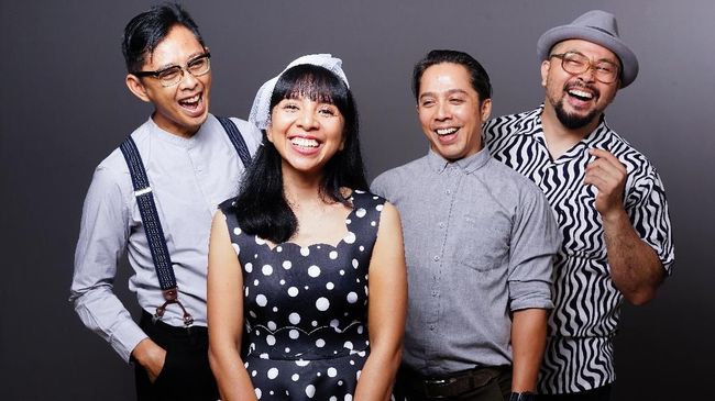 Band Mocca yang bulan ini ulang tahun ke-20 merayakan dengan merilis album tribut bertajuk You and Me Against the World : A Tribute To Mocca.