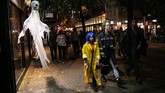 FOTO: Gemerlap Pekan Halloween di Penjuru Dunia Halloween memang telah berlalu, namun keriaannya di penjuru dunia masih terasa hingga akhir pekan kemarin.