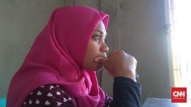 Kakak Korban Ditawari Jadi PNS: Saya Tak Mau Jual Nyawa Adik Kakak korban penembakan mahasiswa yang tewas saat demo di Kendari, ditawari menjadi PNS oleh Polri. Tawaran itu ditolak karena dianggap menjual nyawa adiknya.