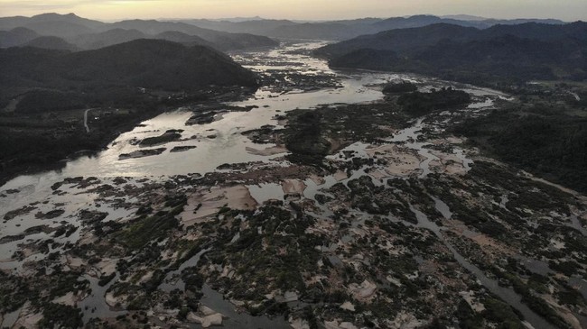 FOTO: Kekeringan Sungai Mekong Terparah Selama 3 Dekade